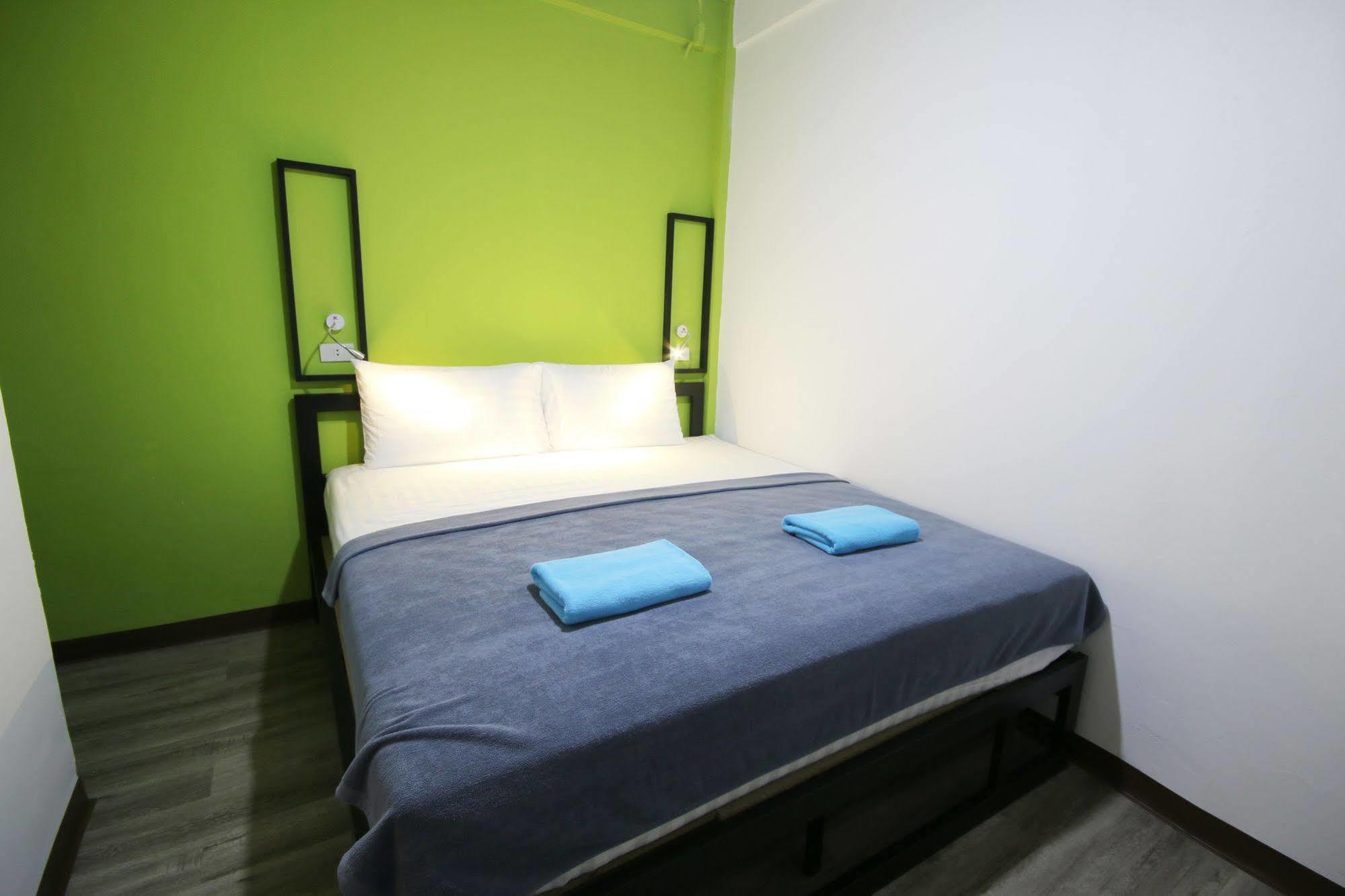 The Pillow Hostel Khaosan Bangkok Exterior photo